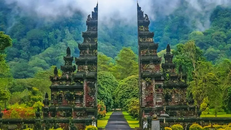 Tours by locals | Meet your local guide with showaround.com