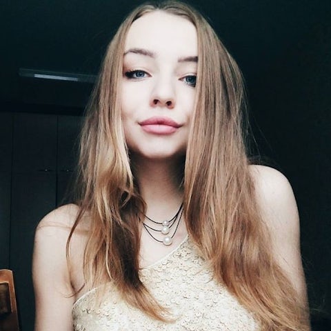 Anya Zolotarenko ayollik Dosti bilan kozi boglangan xotinni sikish