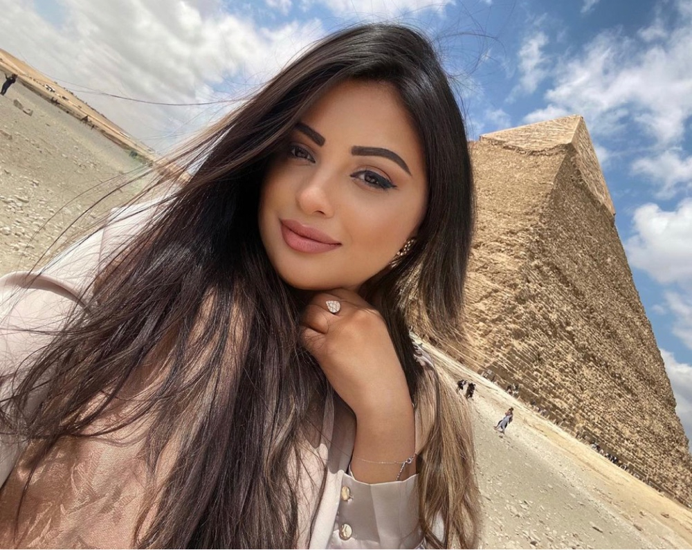 Local Gabriela #287 from Barcelona, Spain | Showaround