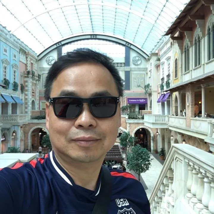 Tours by locals | Meet your local guide with showaround.com