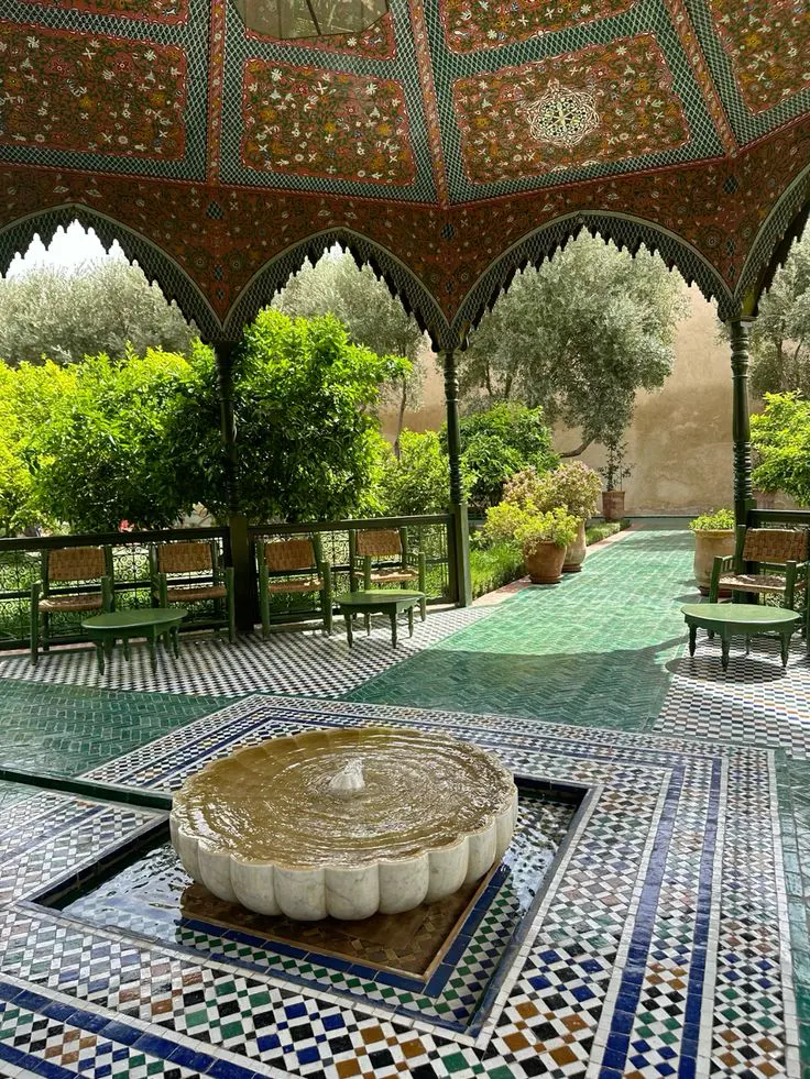 Tours by locals | Meet your local guide with showaround.com